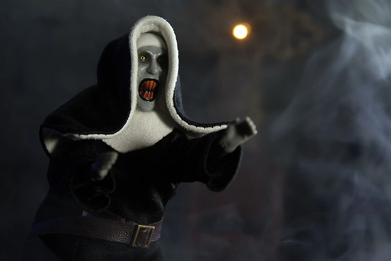 Figurine 8 po La Religieuse - Édition anglaise