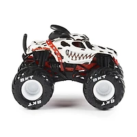 Monster Jam, Monster trucks officiels en métal moulé Monster Mutt Dalmatian Vs. Mohawk Warrior, échelle 1:64
