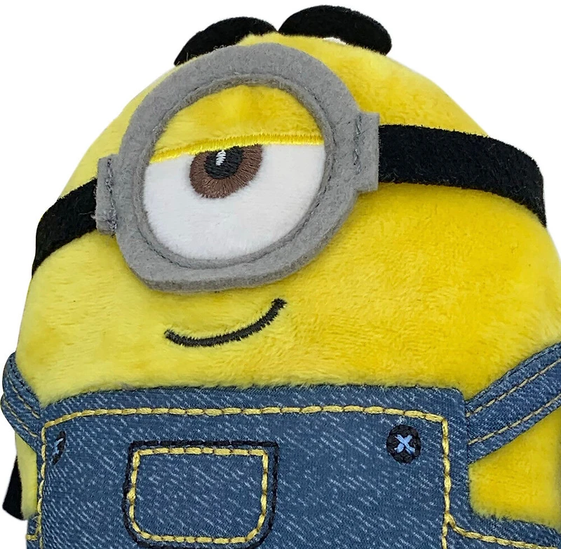 Les Minions - Serre et chante