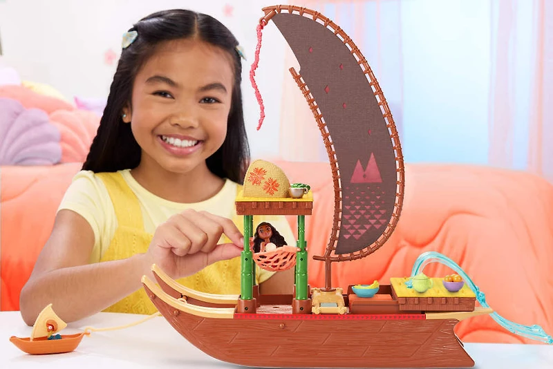 Disney Moana 2 Toys, Moana’s Adventure Canoe Playset with 1 Small Doll, 1 Canoe & 10 Accessories