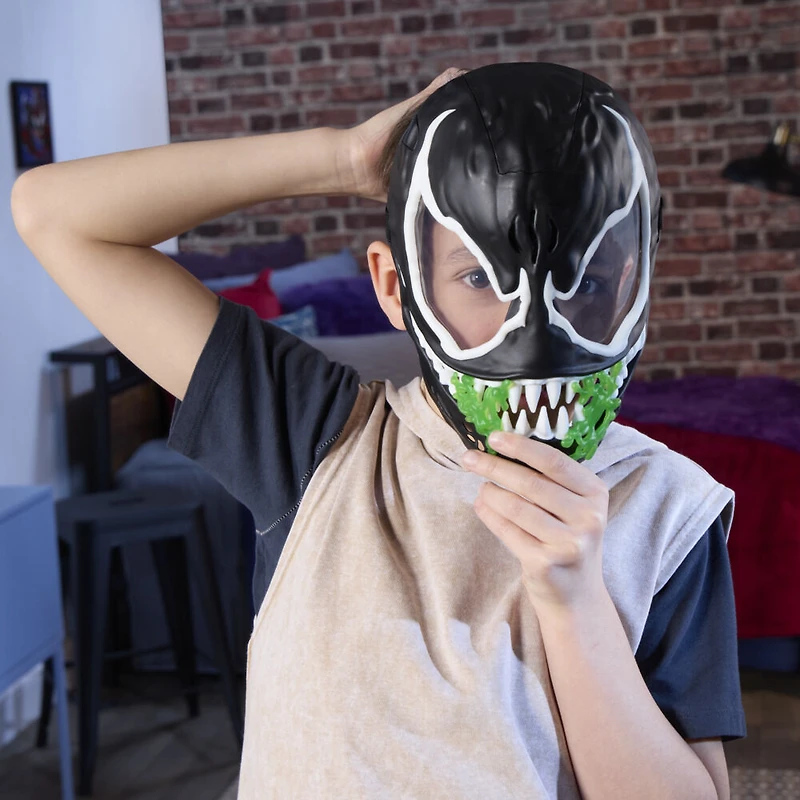 Marvel Spider-Man VenomVersus Venom Glow-In-The-Dark Mask, Super Hero Toys - English Version