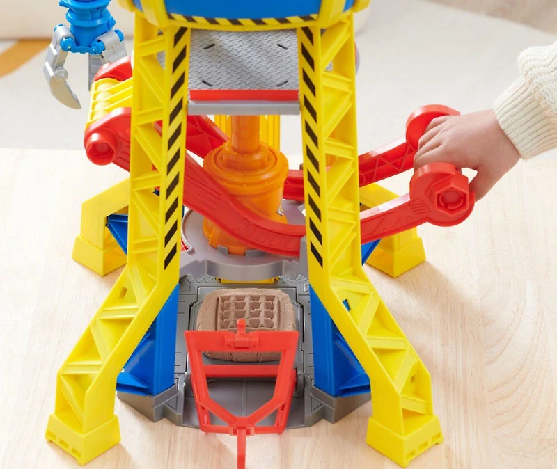 Rubble and Crew, coffret Bark Yard Crane Tower avec figurine articulée Ruben, bulldozer et sable Kinetic Build-It Play Sand