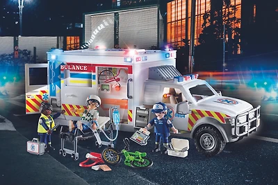 Ambulance avec secouristes et blessé