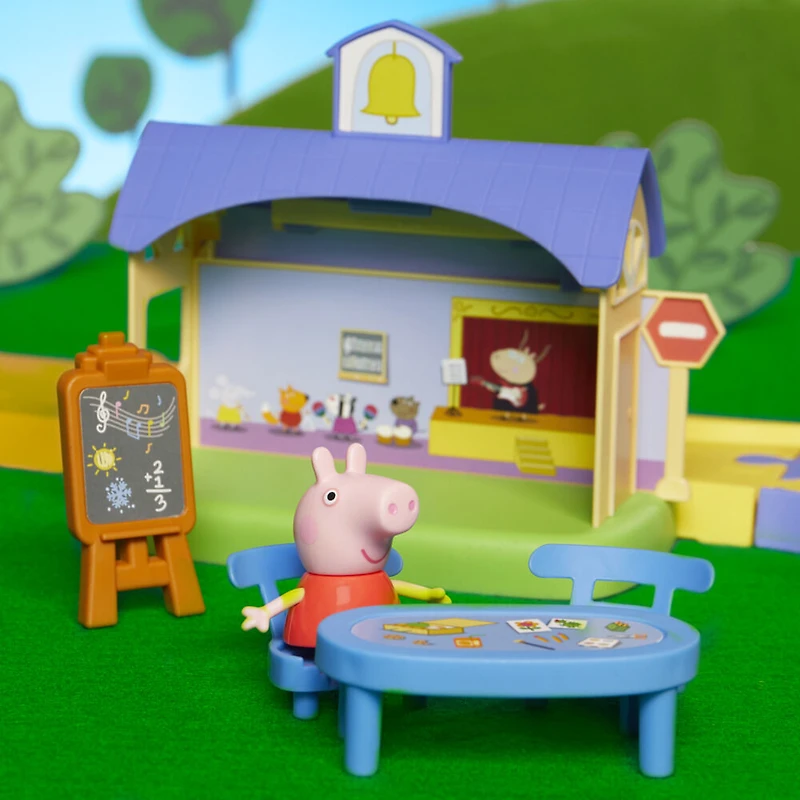 Peppa Pig All Around Peppa's Town Set with Adjustable Track; Includes Vehicle and 1 Figure (English)