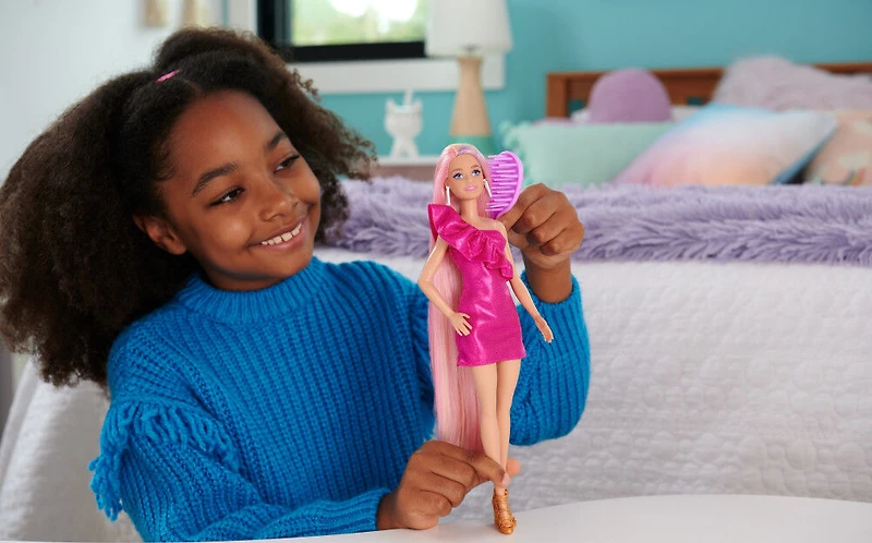 Barbie Ultra Chevelure Poupée, robes, 10accessoires de coiffure