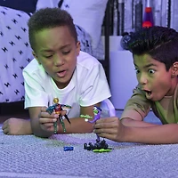 BATMAN, Figurine articulée BATWOMAN de 10 cm avec 3 accessoires mystère