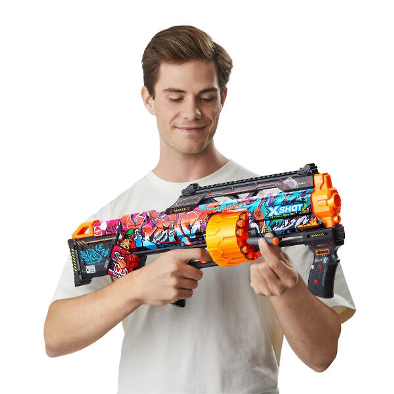 X-Shot Skins Last Stand Dart Blaster - Graffiti (16 fléchettes) par ZURU