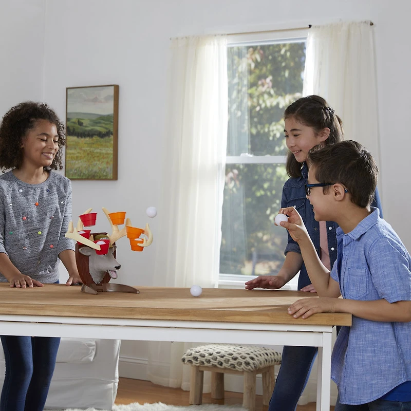 Deer Pong avec tête de chevreuil parlante et musique,   et