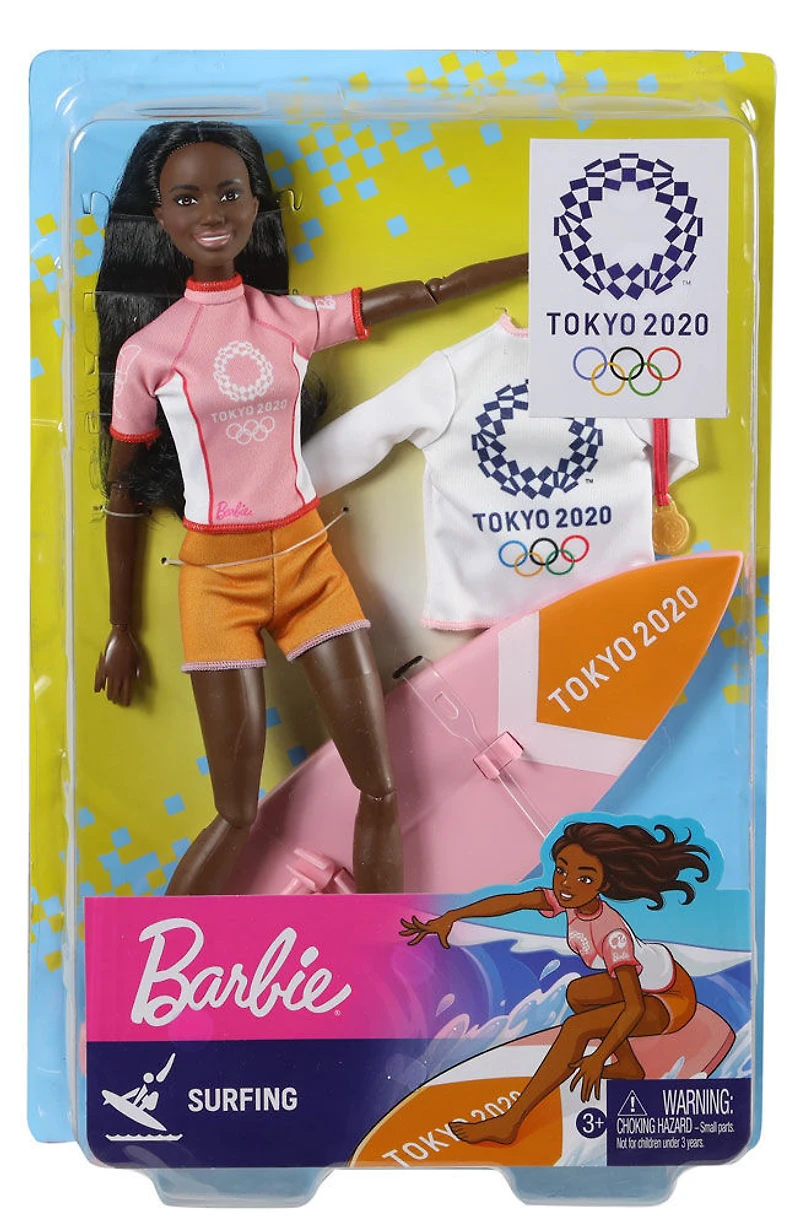 Poupée ​​Barbie Surfeuse des Jeux olympiques de Tokyo 2020 vêtue d'une tenue de surf, avec veste Tokyo 2020, médaille et planche de surf avec ailerons Tokyo 2020