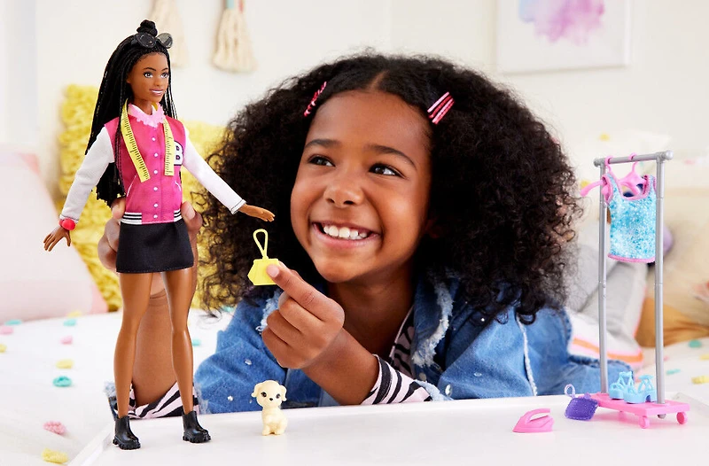 Barbie -Brooklyn -Coffret de jeu -Poupée Coiffeuse et 14 accessoires