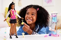 Barbie -Brooklyn -Coffret de jeu -Poupée Coiffeuse et 14 accessoires