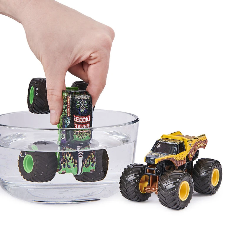 Monster Jam, Coffret de 2 monster trucks officiels en métal moulé Grave Digger vs Earth Shaker qui changent de couleur, échelle 1:64