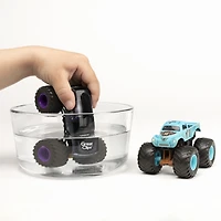 Monster Jam, Coffret de 2 monster trucks officiels en métal moulé Mohawk Warrior vs. W qui changent de couleur, échelle 1:64