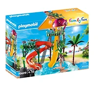 Parc aquatique avec toboggans