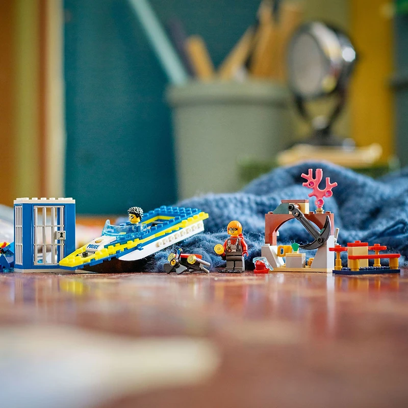 LEGO City Les missions d'enquête de la police aquatique 60355 Ensemble de construction (278 pièces)