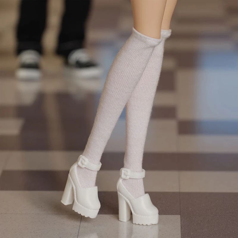 Barbie Poupée Cher de Clueless costume à carreaux jaune et accessoires