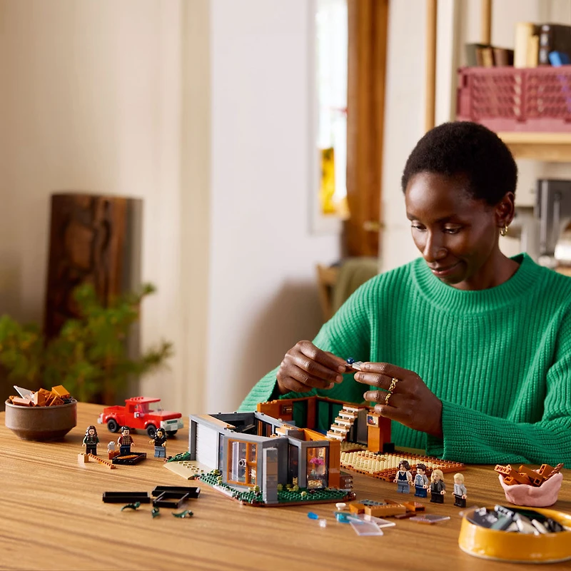 LEGO Ideas Twilight The Cullen House - Collectible Set for Adults 18+ - DIY Craft for Movie Fans - 21354