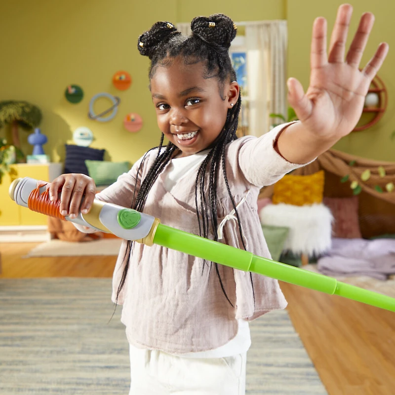 Star Wars Young Jedi Adventures, sabre laser à lame extensible verte de Kai Brightstar, jouets Star Warspour enfants d'âge préscolaire