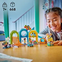 LEGO Friends L'Aire de Jeux Intérieure Amusante - Ensemble de Jeu de Simulation - Avec 3 Minipoupées, un Manège Lapin, une Piscine à Balles - 42686
