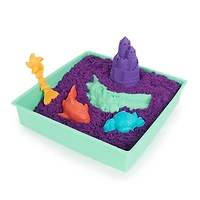 Kinetic Sand, Coffret Bac à sable, 454 g de sable violet, bac à sable, 4 moules et outils, jouets sensoriels