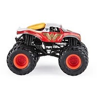 Monster Jam, Monster truck authentique Wonder Woman en métal moulé à l'échelle 1:64, série Danger Divas