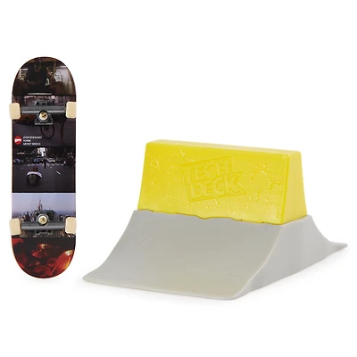 Tech Deck, Street Hits, Hopps Skateboards Fingerboard with Jersey Barrier Obstacle