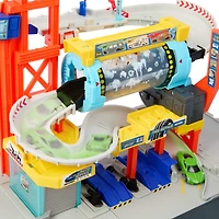 Matchbox Spin Cyclone Car Wash Playset with 1:64 Scale Die-Cast Toy Corvette & Tow Truck