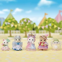 Calico Critters Royal Princess Set, Dollhouse Playset with 5 Collectible Figures and Accessories