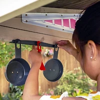 KidKraft Maisonnette d'extérieur Bord de mer en bois Barbie comprenant un ensemble de table et chaises fixable pour poupées