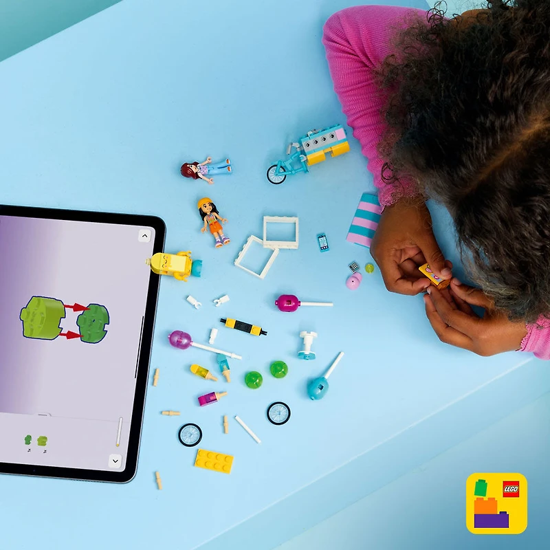 LEGO Friends Le Kiosque de Crème Glacée et de Ballons - Jouet de Simulation - 2 Minipoupées, des Ballons et un Vélo - 42692