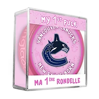 Logo du nouveau fan des Vancouver Canucks de la LNH sur une rondelle rose dans un cube