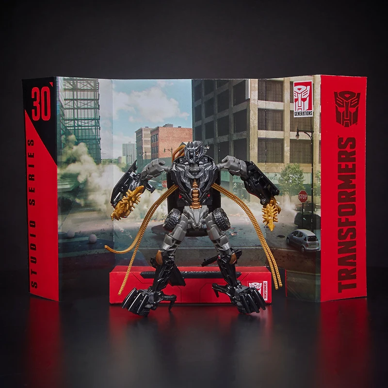 Transformers Studio Series 30 Deluxe Class Transformers: Dark of the Moon Crankcase Action Figure