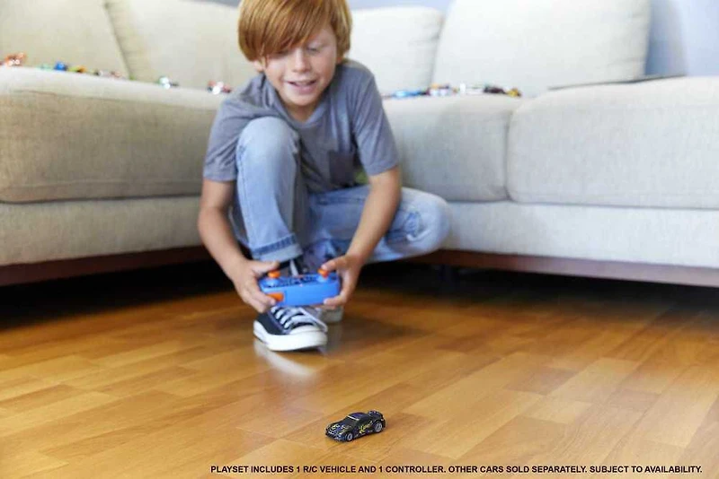 Hot Wheels Véhicule téléguidé 1:64 Rechargeable Nissan GTR