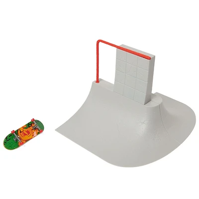 Tech Deck, Build-A-Park World Tour, P.F.K Skate Support Center, Coffret rampe avec fingerboard Signature