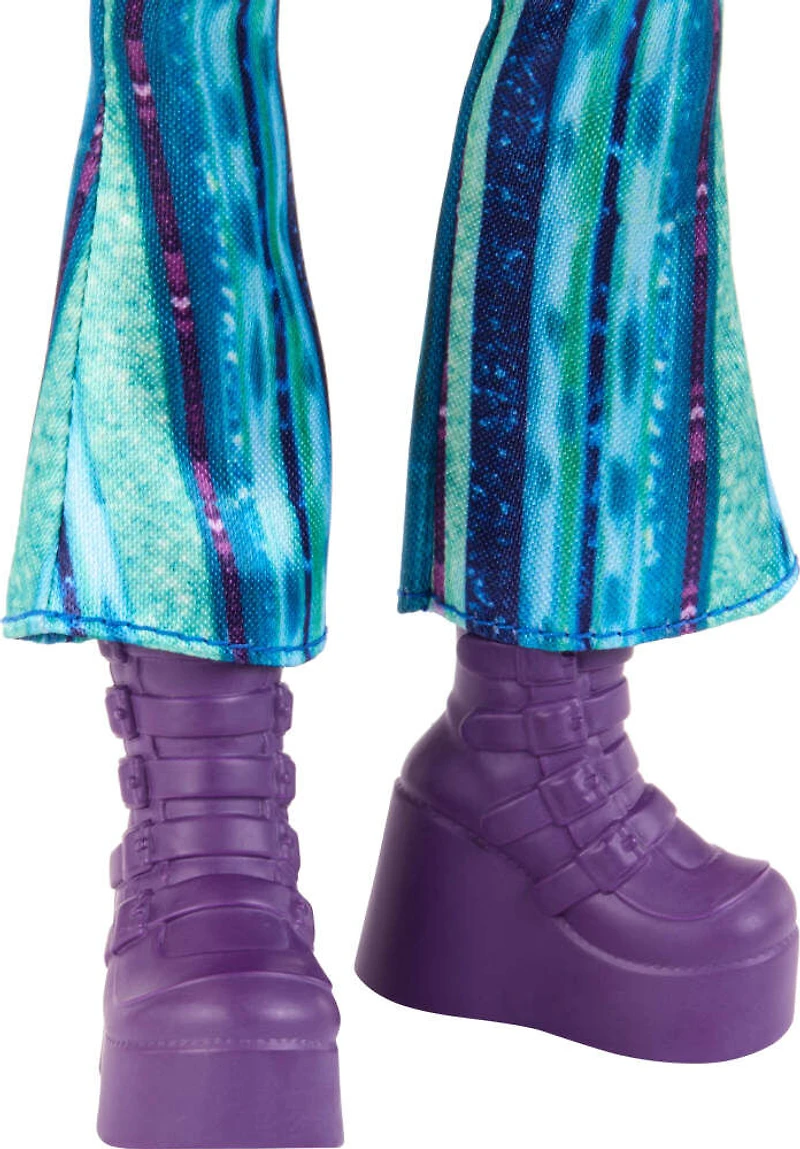 Disney Descendants: The Rise of Red Fashion Doll & Accessory - Uliana, Younger Sister of Ursula