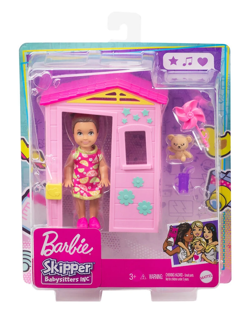 Barbie Skipper Babysitters Inc. Petite poupée pour tout-petit et maisonnette rose avec moulinet, ours en peluche et tasse