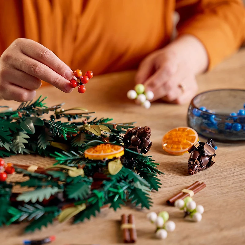 LEGO Icons Wreath-Making Kit, Holiday Garland, Centerpiece Table Decoration, Holiday Home Décor, 10340