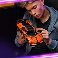 LEGO Technic L'Hypervoiture de Bugatti Chiron Pur Sport, Jouet de Voiture de Course, Cadeau de Véhicule pour Enfants 42222