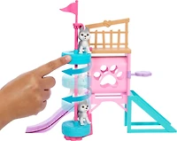 Barbie Poupée et Coffret Parcours d'Obstacles avec poupée, 3 figurines de chiens et accessoires
