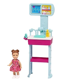 Barbie Carrières - Poupée Pédiatre et coffret de jeu.