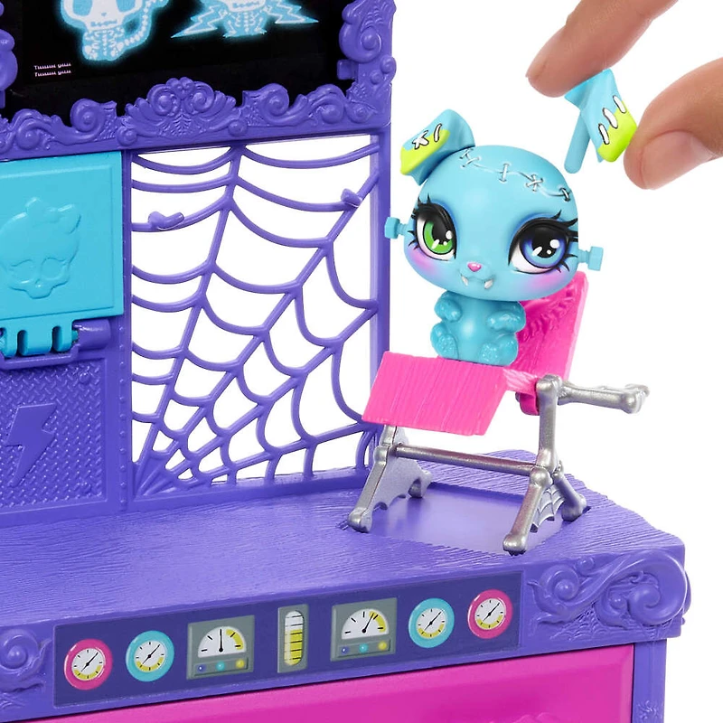 Monster High Frankie Stein Make-A-Monster Pet Doll Playset, 30+ Accessories for Countless Pet Combos