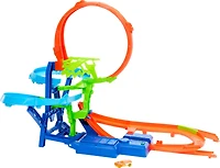 Hot Wheels Stunt Tracks Mid-Air Crash Playset with 1:64 Scale Die-Cast Toy Car & Motorized Booster