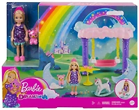 Coffret Chelsea Dreamtopia avec Poupée Chelsea Princesse en Tenue de Nuit, un Lit Superposé, une Balançoire, des Fauteuils à Bascule en forme de Lune et une Licorne à Bascule