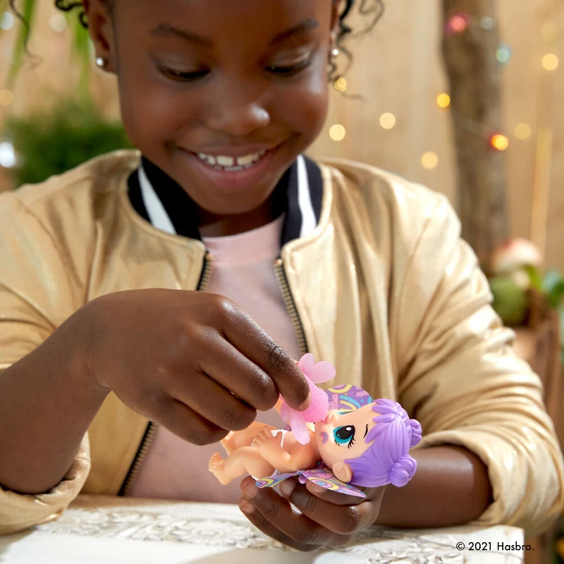 Baby Alive mini-poupée GloPixies Plum Rainbow