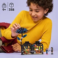 LEGO Mercredi Le Dahlia Noir, Décoration de Chambre ou Fausse Plante pour Enfants 76784