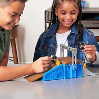 Monster Jam Mini Freestyle Flip Arena, coffret de jeu avec rangement et 2 mini-monster trucks Monster Jam