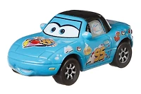 Bolides de course jouets Mia "Dinoco" et Tia "Dinoco" du film "Les Bagnoles" de Disney/Pixar