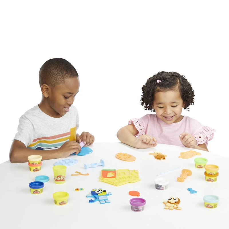 Play-Doh Bluey Make 'n Mash Costumes Playset with 11 Cans of Modeling Compound, Non-Toxic