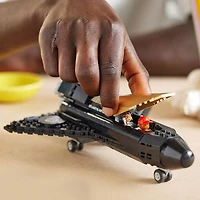 LEGO Icons Au-delà de la lune avec Pharrell Williams Ensemble de construction de modèle de navette spatiale ; Cadeau créatif pour adultes 10391 (966 pièces)