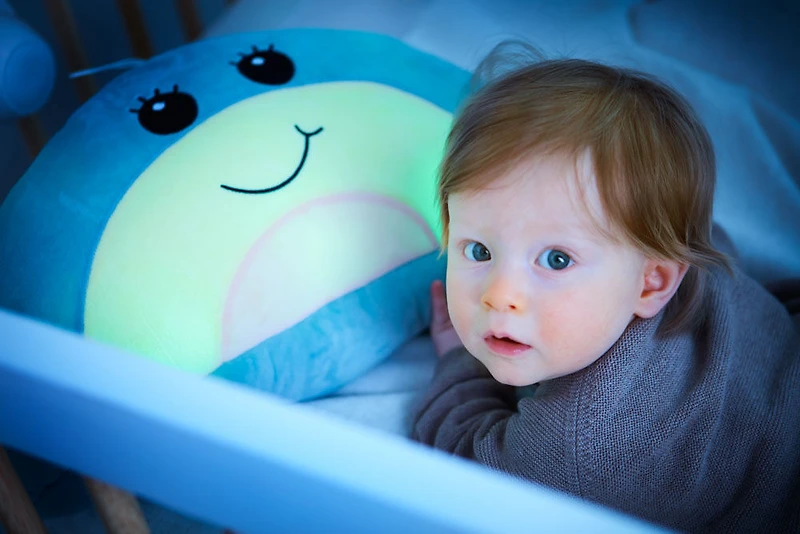 Kokoons Arc-en-Ciel en Peluche Lumière and Mélodie Mutli Couleurs/Bleu Pétrole de Around The Crib